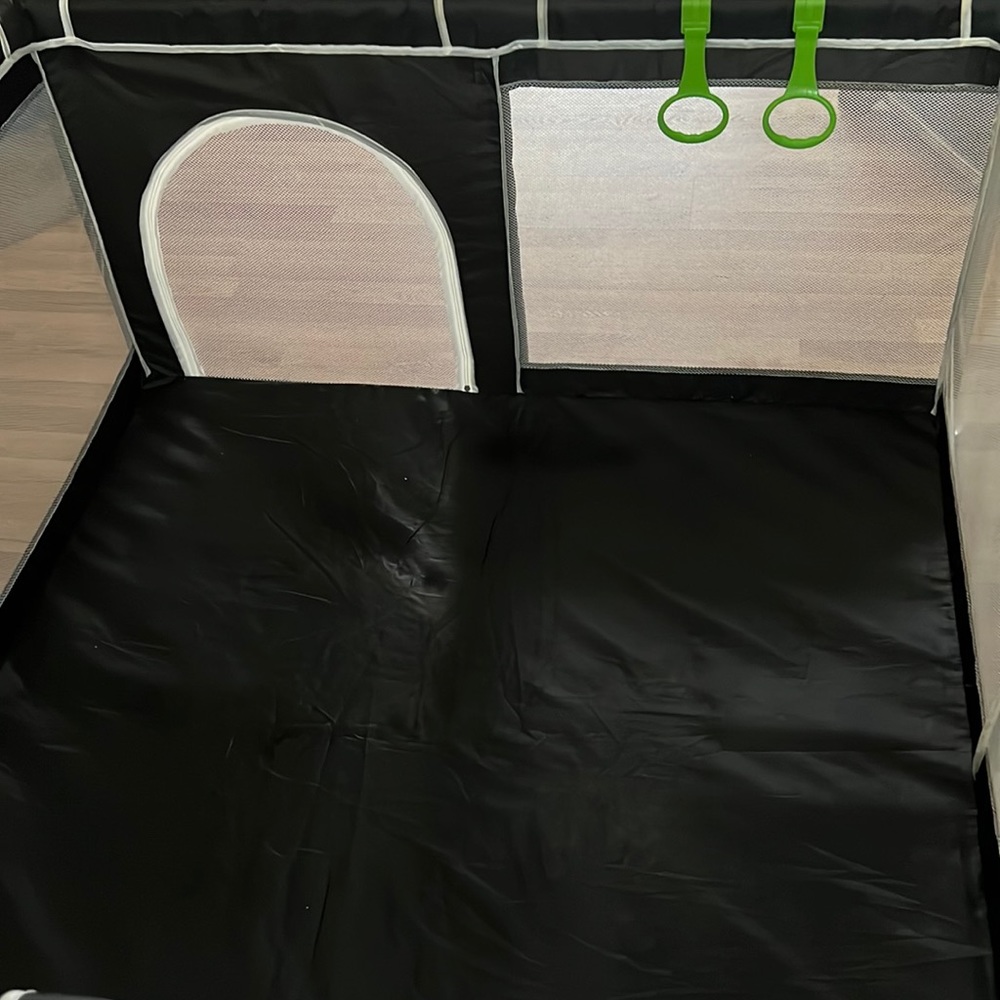 Baby play pen 50”x50”